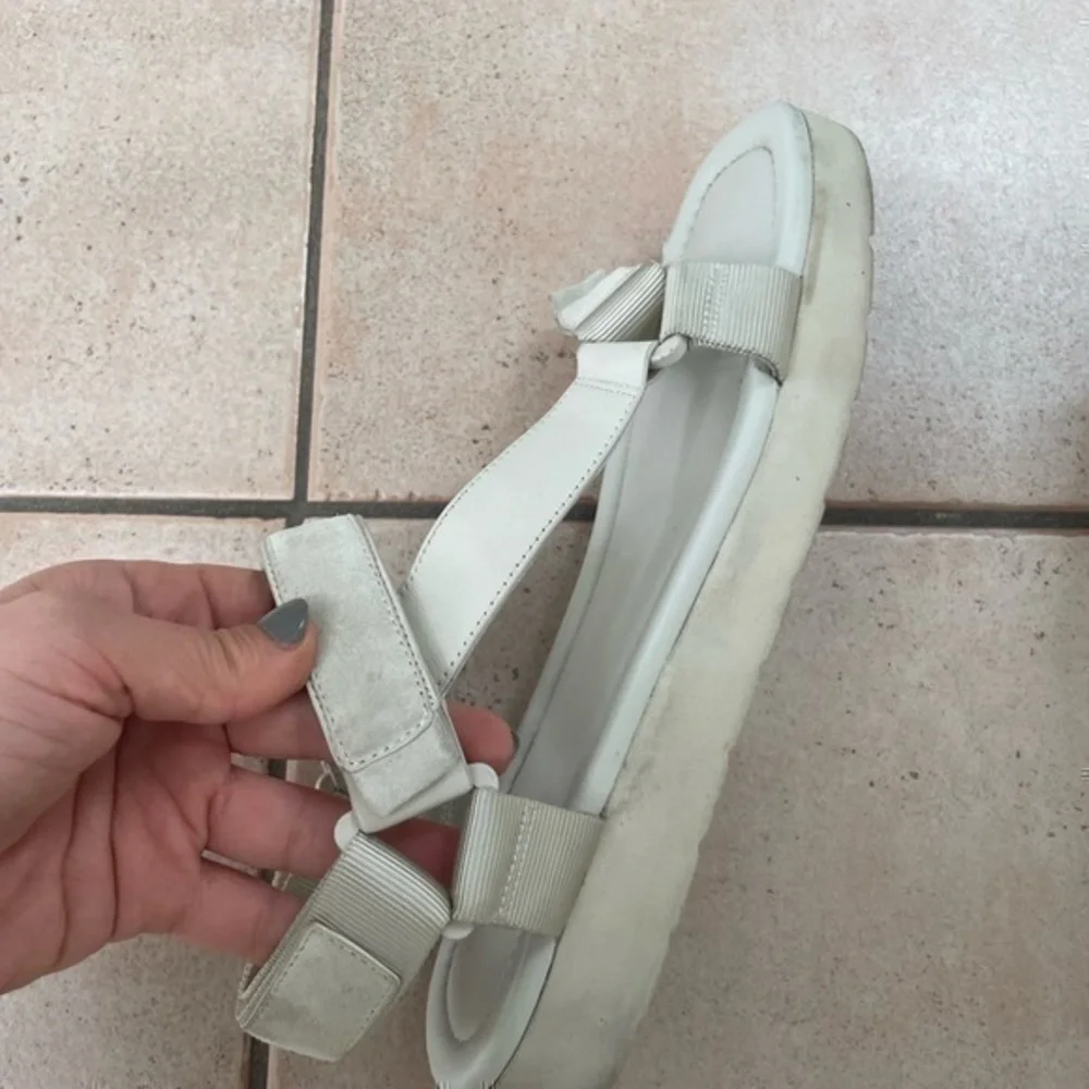 VINCE Carver Canvas-trimmed Faux Suede And Leather Sandals In White SIZE 11